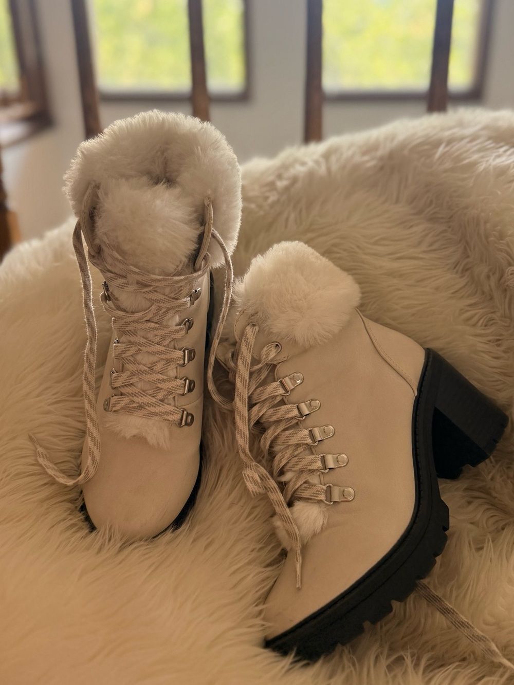 White winter boots - Picture 3 of 7